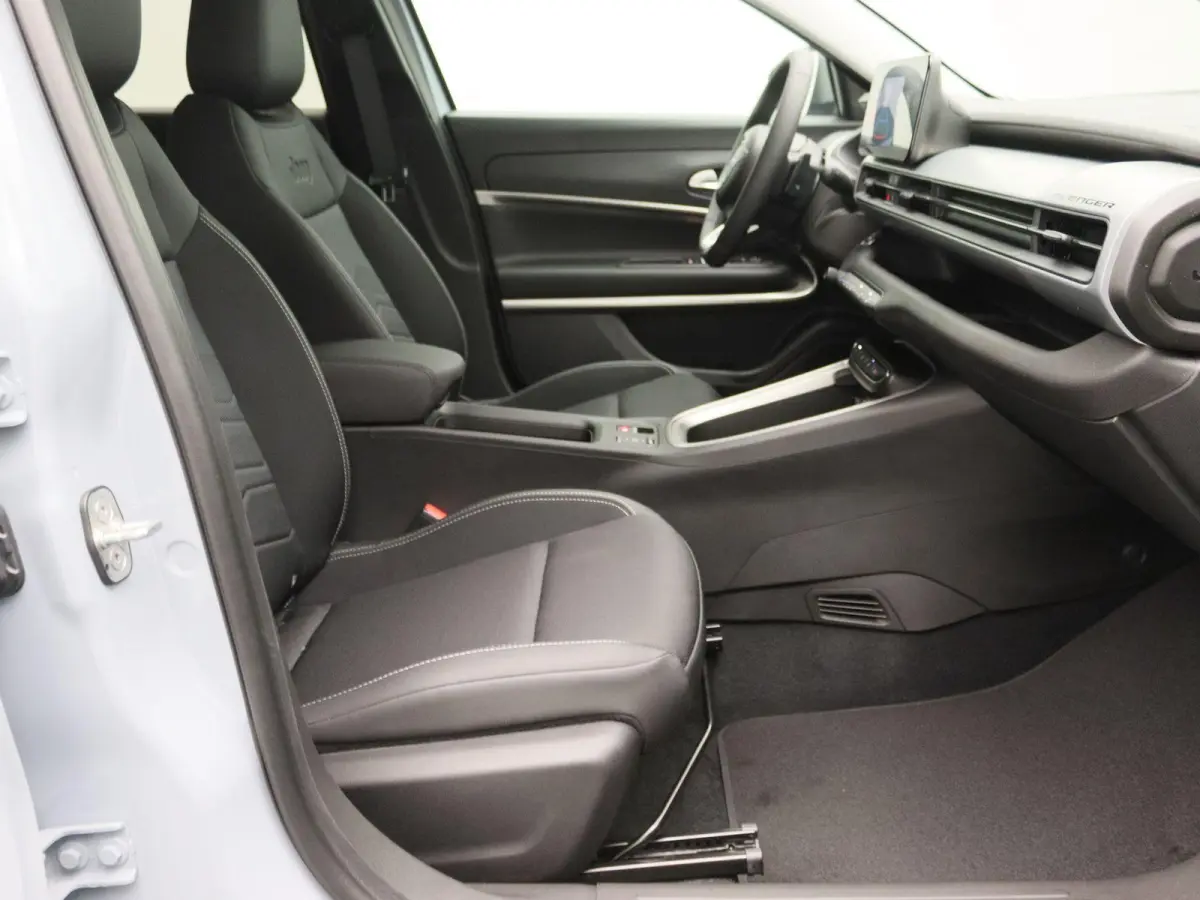 1.2 e-Hybrid Summit | VOORRAAD VOORDEEL | TOT 8 JAAR GARANTIE | VAN € 41.175,- VOOR € 34.995,-