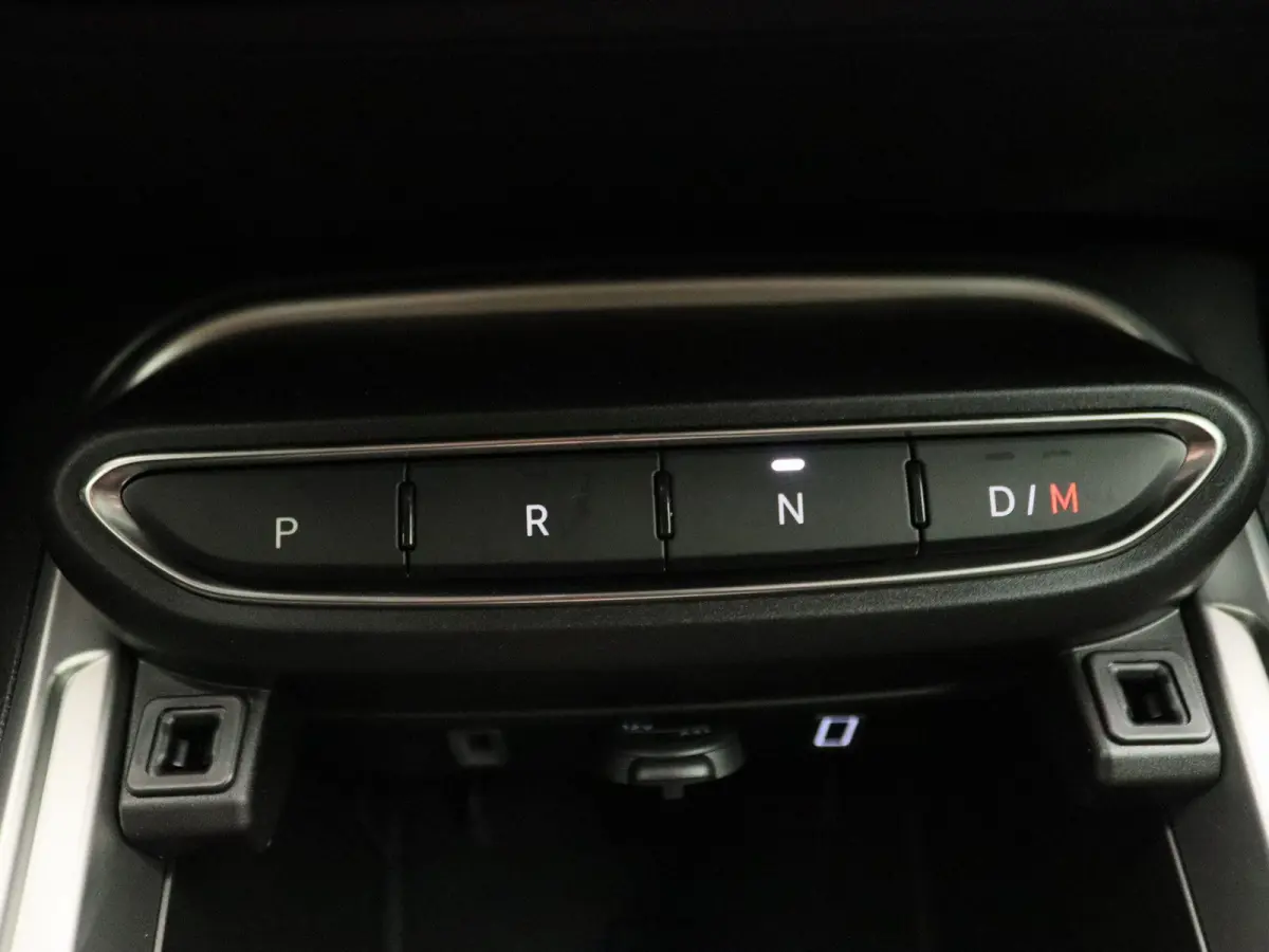 1.2 e-Hybrid Summit | VOORRAAD VOORDEEL | TOT 8 JAAR GARANTIE | VAN € 41.175,- VOOR € 34.995,-