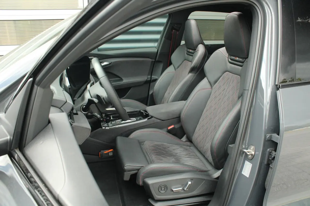 388pk quattro S edition 100kWh | Trekhaak | Luchtvering | Panoramadak  | Bang & Olufsen Premium 3D | Stoelverwarming Voor & Achter | Bijrijdersscherm