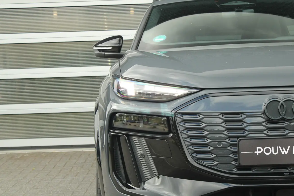 388pk quattro S edition 100kWh | Trekhaak | Luchtvering | Panoramadak  | Bang & Olufsen Premium 3D | Stoelverwarming Voor & Achter | Bijrijdersscherm