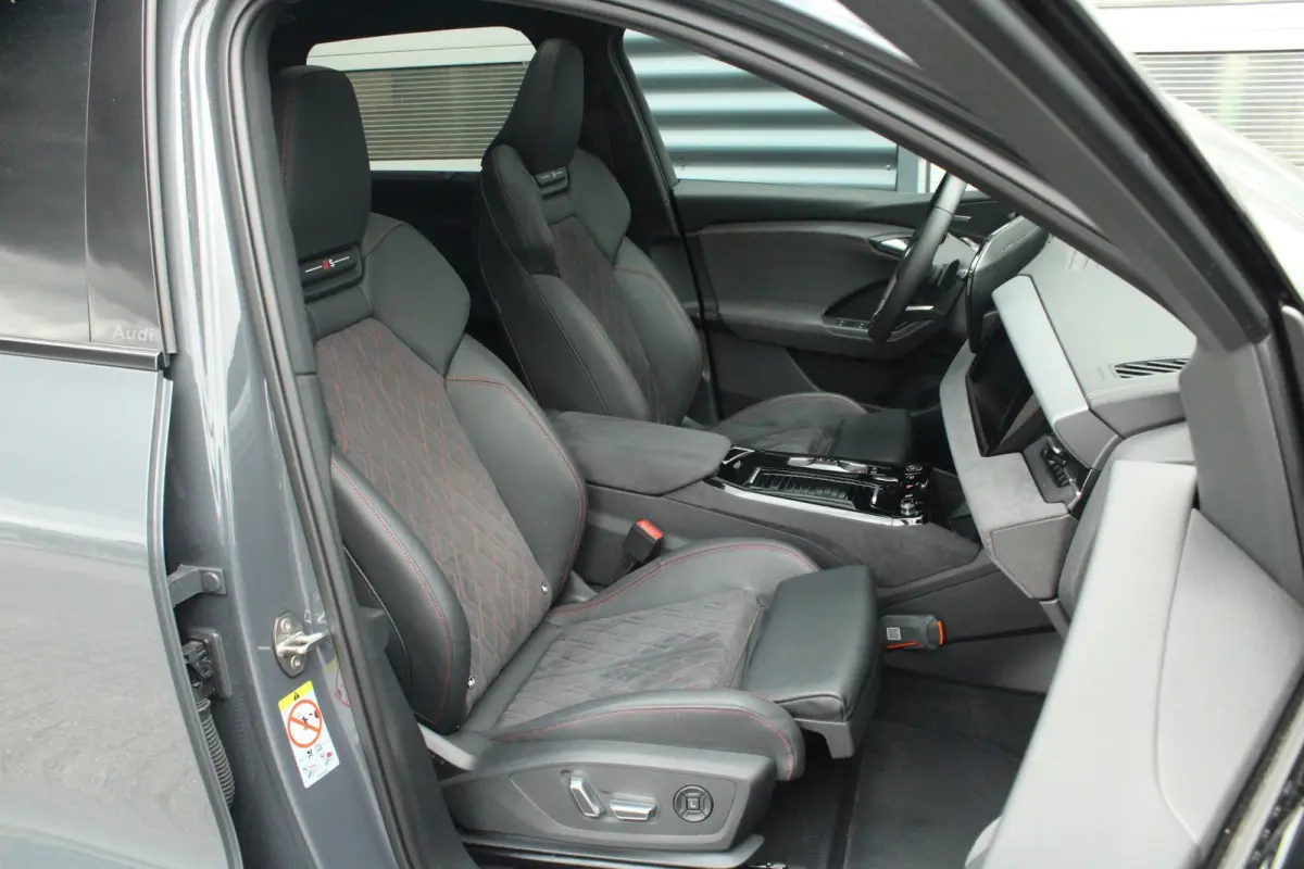 388pk quattro S edition 100kWh | Trekhaak | Luchtvering | Panoramadak  | Bang & Olufsen Premium 3D | Stoelverwarming Voor & Achter | Bijrijdersscherm