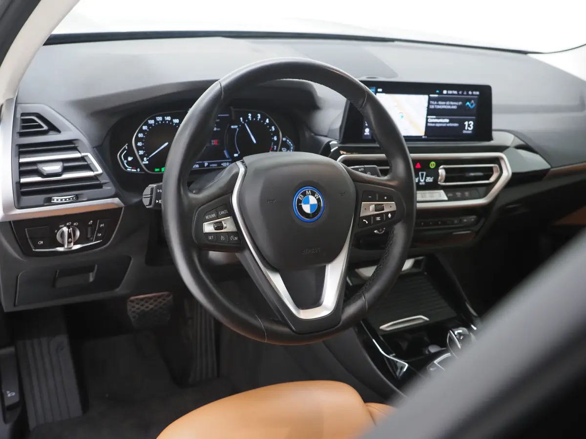 xDrive30e | Leder | Sportstoelen | Camera | Cruise | Climate | LED | Carplay