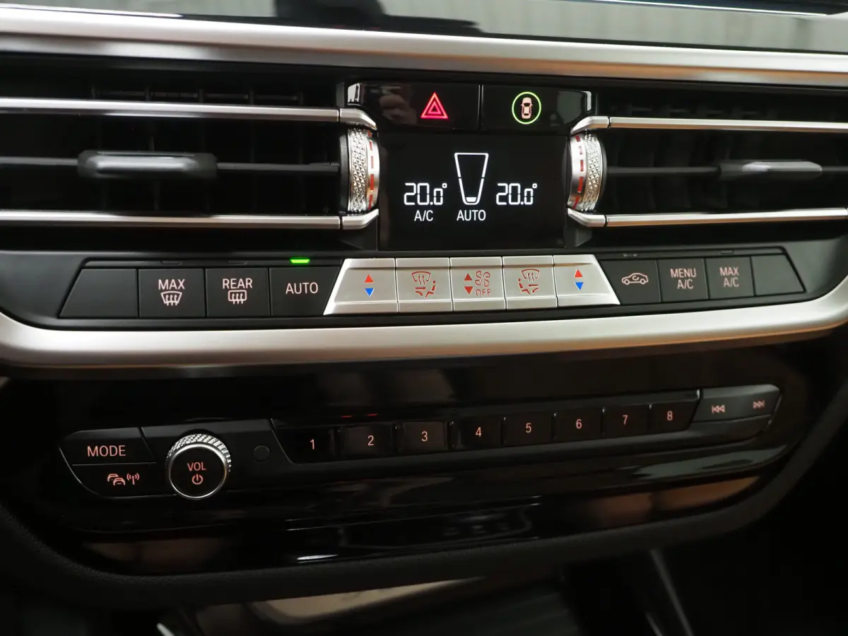 xDrive30e | Leder | Sportstoelen | Camera | Cruise | Climate | LED | Carplay