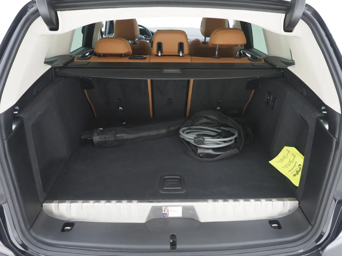 xDrive30e | Leder | Sportstoelen | Camera | Cruise | Climate | LED | Carplay