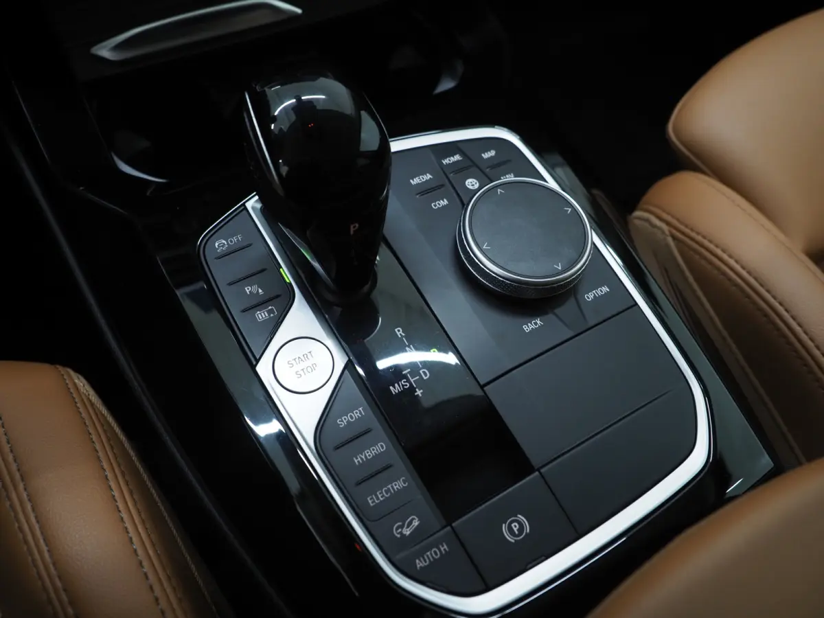 xDrive30e | Leder | Sportstoelen | Camera | Cruise | Climate | LED | Carplay