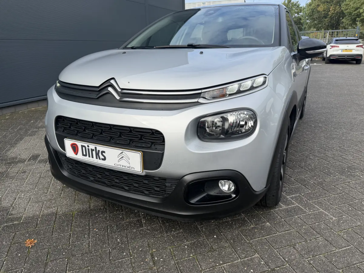 110pk Shine (Camera - Navigatie - Automatische Airco - Apple Carplay - 17" - Parkeersensoren)