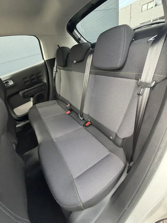 110pk Shine (Camera - Navigatie - Automatische Airco - Apple Carplay - 17" - Parkeersensoren)