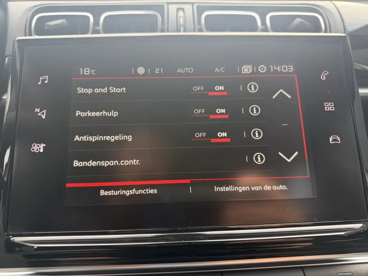 110pk Shine (Camera - Navigatie - Automatische Airco - Apple Carplay - 17" - Parkeersensoren)