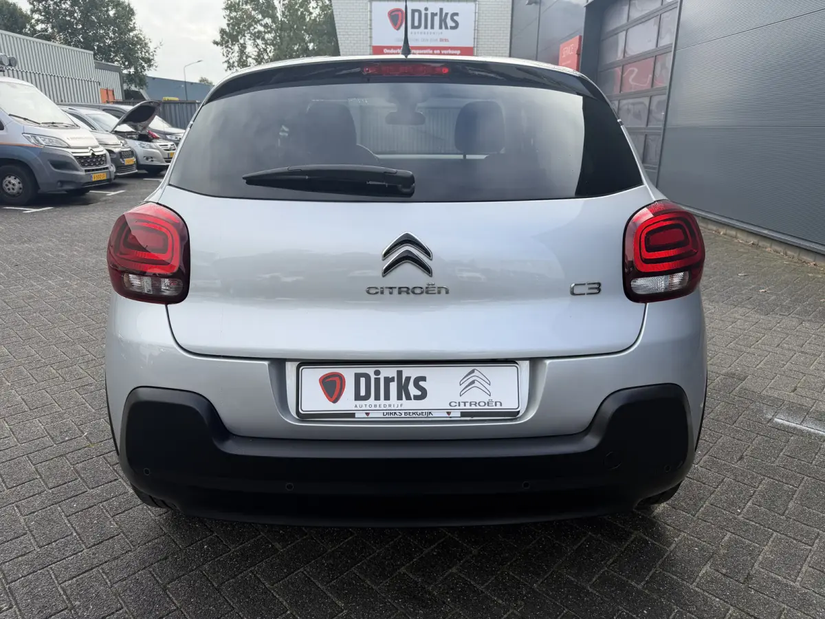 110pk Shine (Camera - Navigatie - Automatische Airco - Apple Carplay - 17" - Parkeersensoren)
