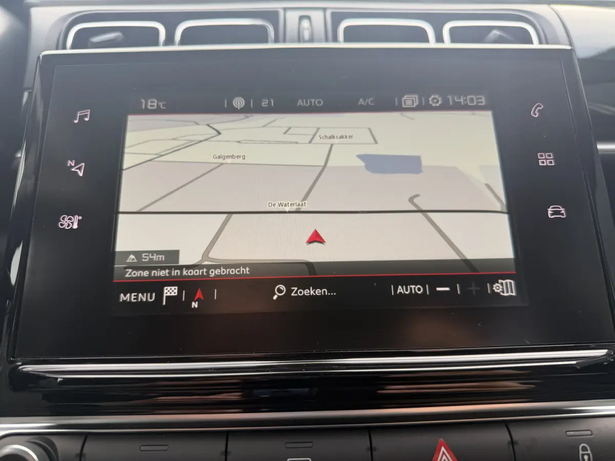 110pk Shine (Camera - Navigatie - Automatische Airco - Apple Carplay - 17" - Parkeersensoren)