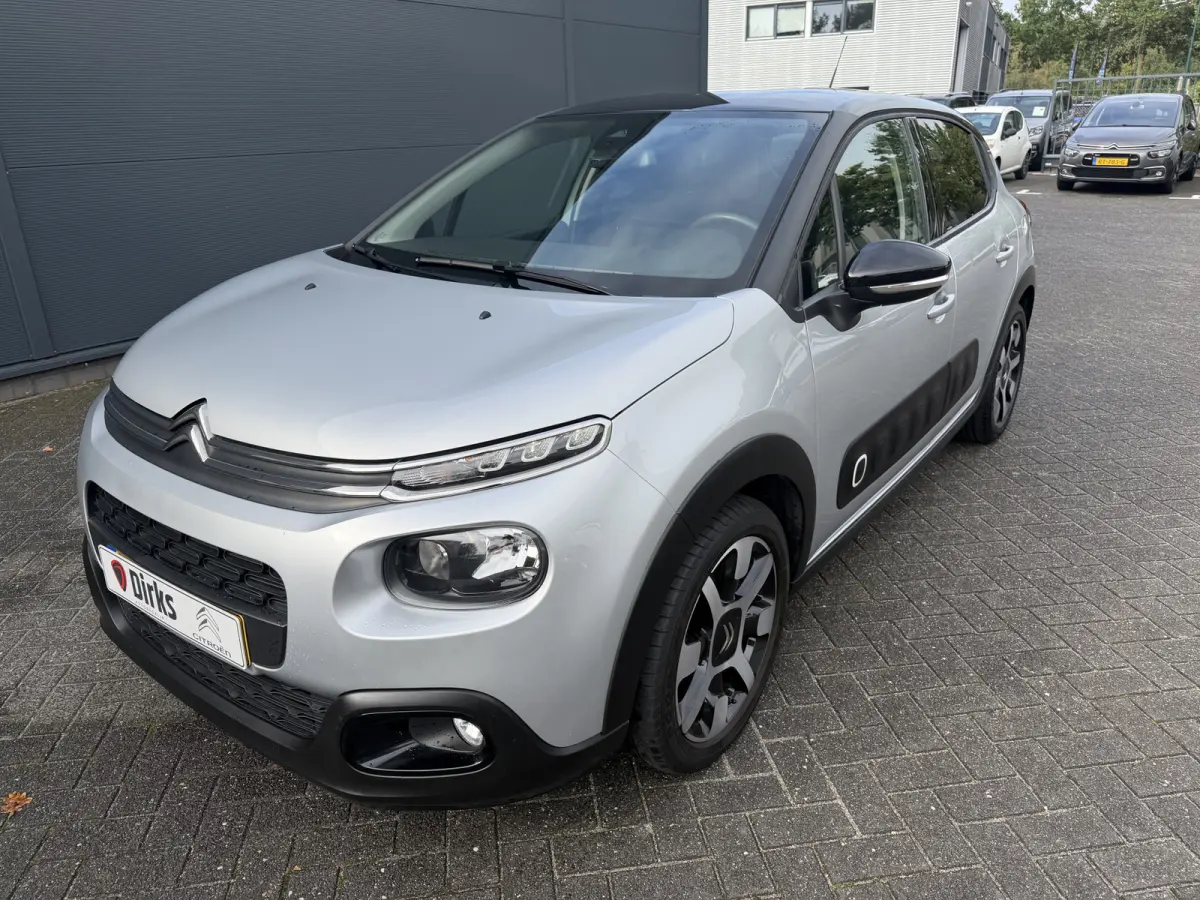 110pk Shine (Camera - Navigatie - Automatische Airco - Apple Carplay - 17" - Parkeersensoren)