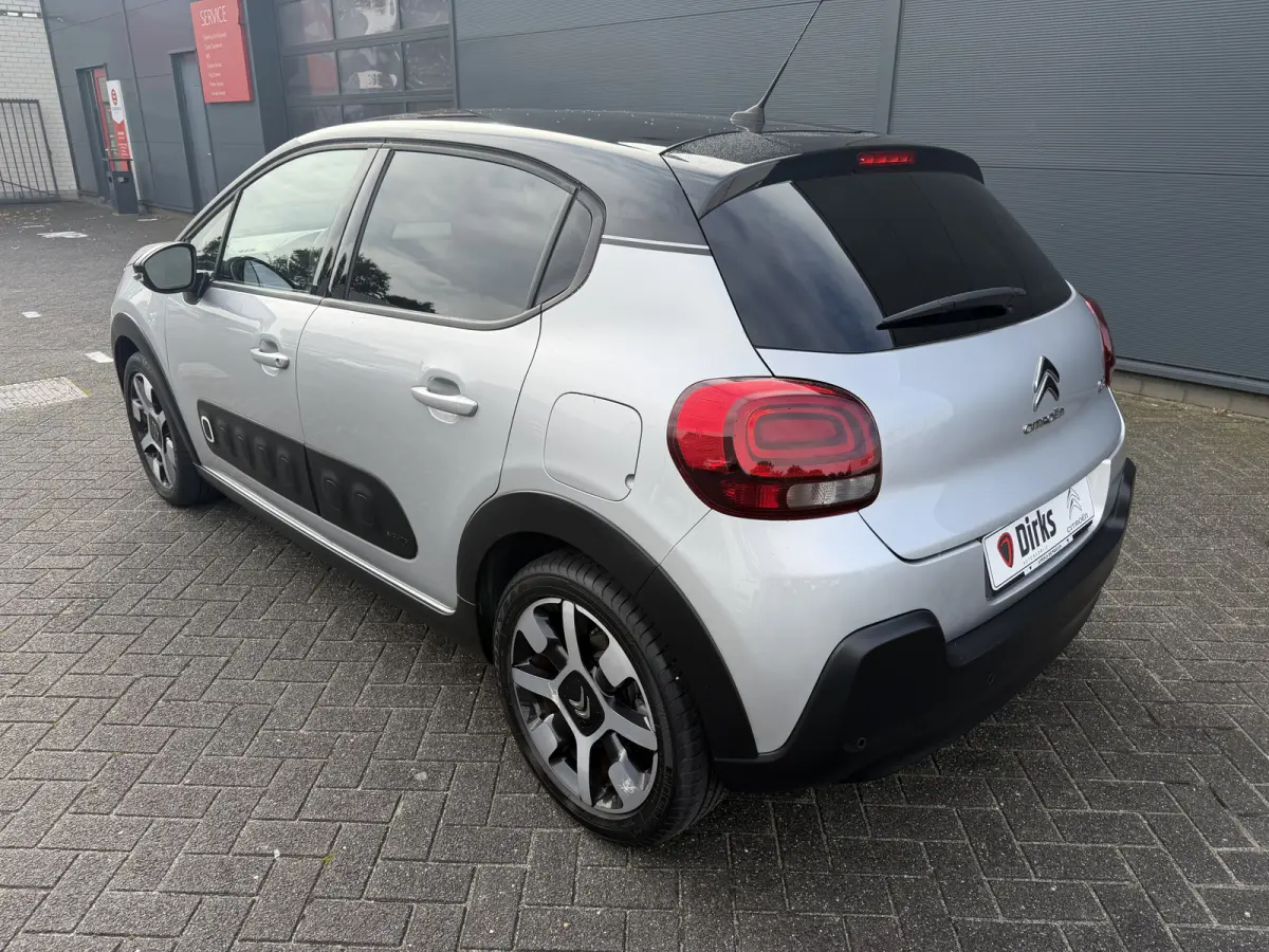 110pk Shine (Camera - Navigatie - Automatische Airco - Apple Carplay - 17" - Parkeersensoren)