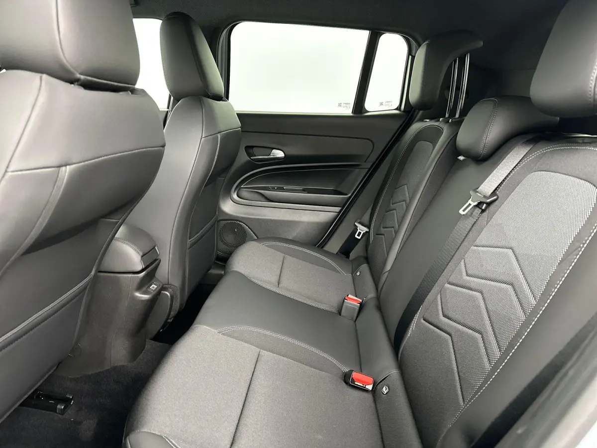 1.2 e-Hybrid Summit | 8 jaar Speciale Garantie | Aktie auto! | Navigatie | Camera | LMV 18" | Two-Tone lak |