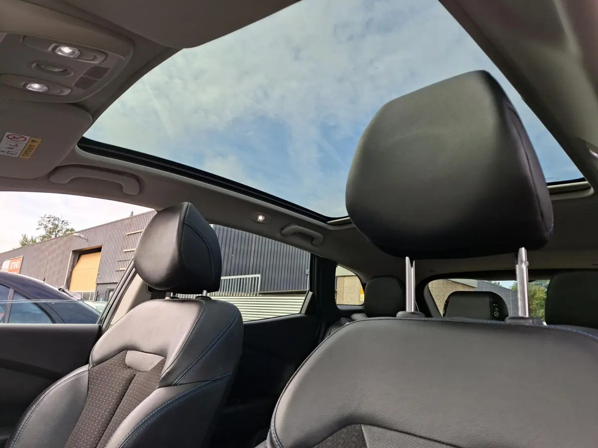 Kadjar TCe Panoramadak/Trekhaak/Carplay/Camera/Navigatie/Parkeersensoren v+a/19inch LM/Privacy Glass
