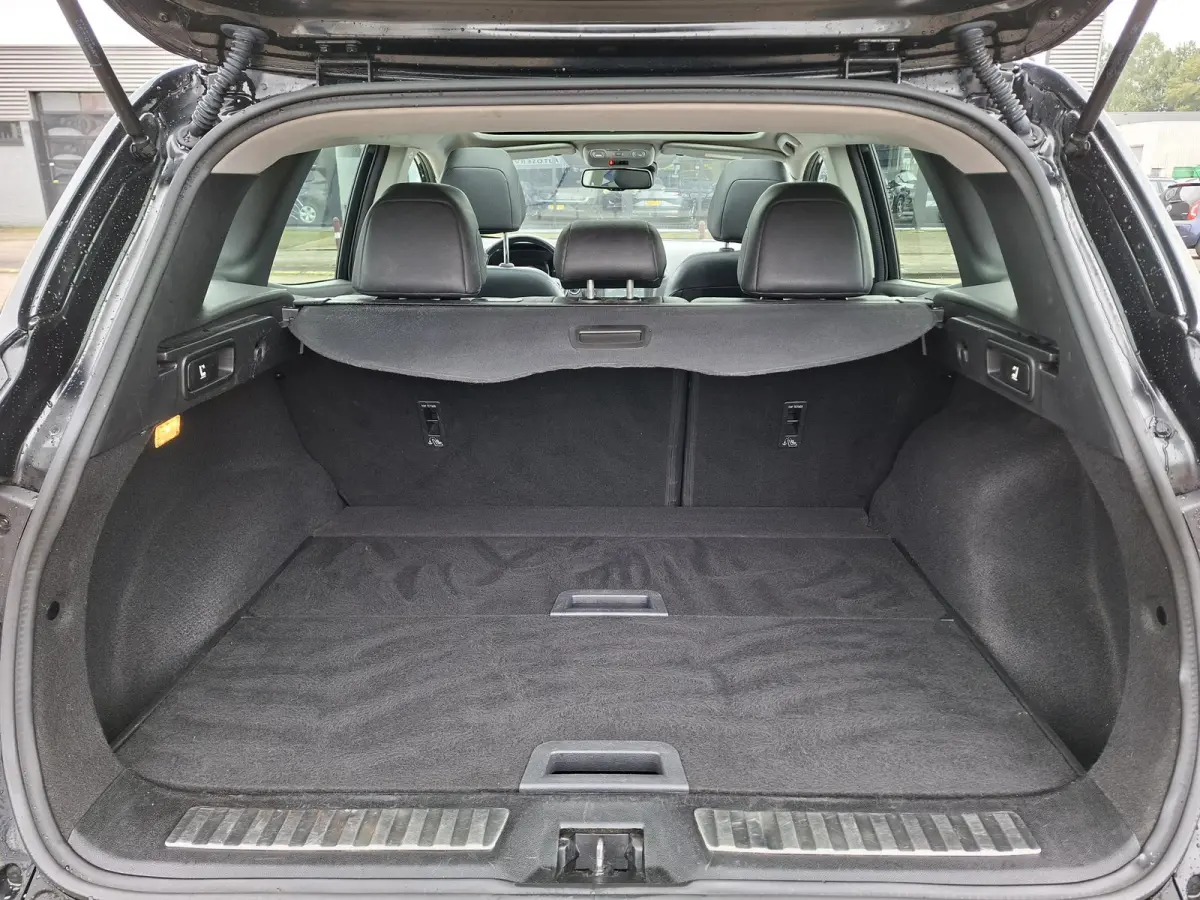 Kadjar TCe Panoramadak/Trekhaak/Carplay/Camera/Navigatie/Parkeersensoren v+a/19inch LM/Privacy Glass