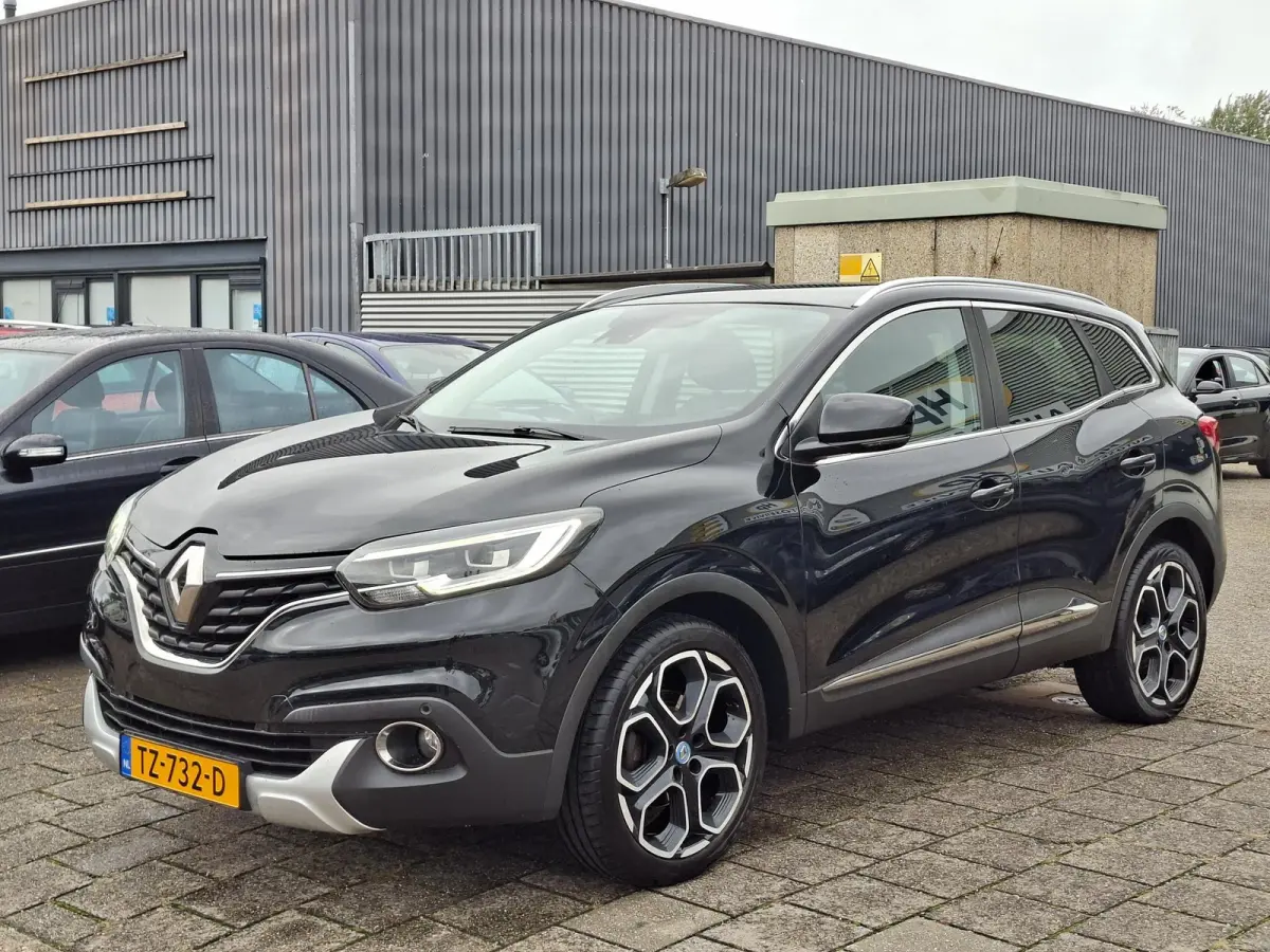 Kadjar TCe Panoramadak/Trekhaak/Carplay/Camera/Navigatie/Parkeersensoren v+a/19inch LM/Privacy Glass