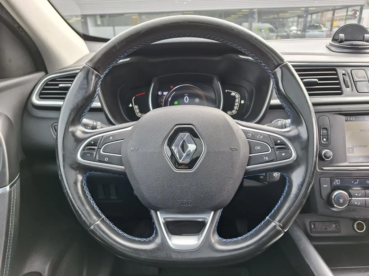 Kadjar TCe Panoramadak/Trekhaak/Carplay/Camera/Navigatie/Parkeersensoren v+a/19inch LM/Privacy Glass