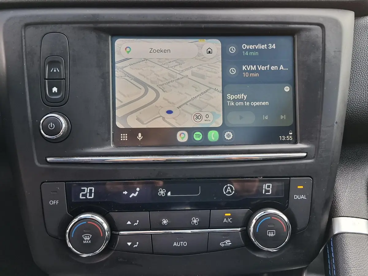 Kadjar TCe Panoramadak/Trekhaak/Carplay/Camera/Navigatie/Parkeersensoren v+a/19inch LM/Privacy Glass