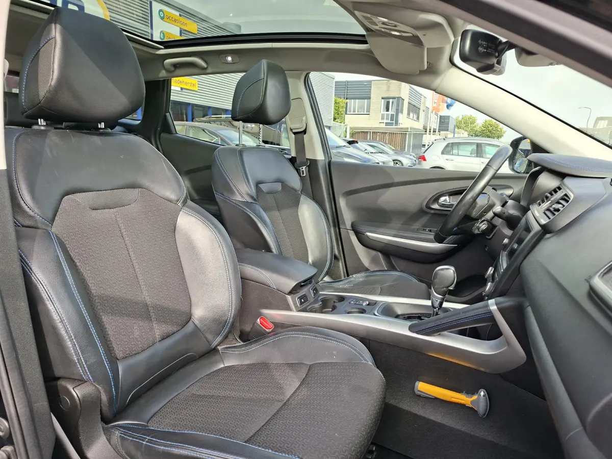 Kadjar TCe Panoramadak/Trekhaak/Carplay/Camera/Navigatie/Parkeersensoren v+a/19inch LM/Privacy Glass
