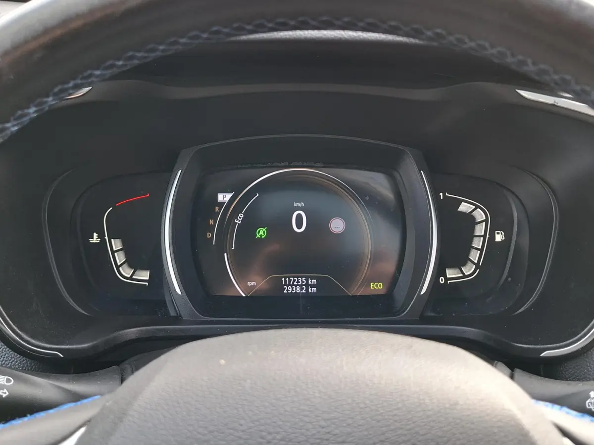 Kadjar TCe Panoramadak/Trekhaak/Carplay/Camera/Navigatie/Parkeersensoren v+a/19inch LM/Privacy Glass