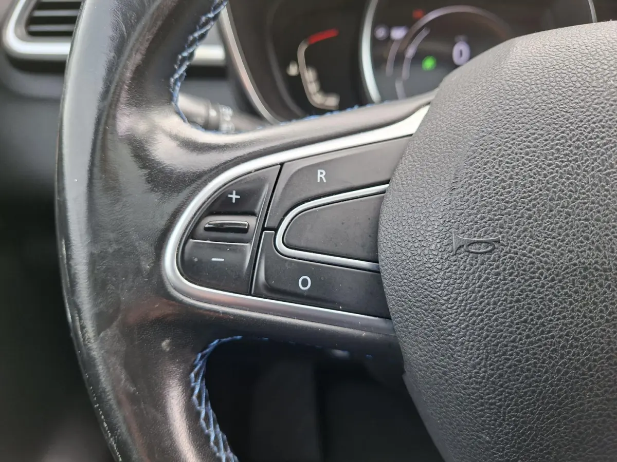 Kadjar TCe Panoramadak/Trekhaak/Carplay/Camera/Navigatie/Parkeersensoren v+a/19inch LM/Privacy Glass