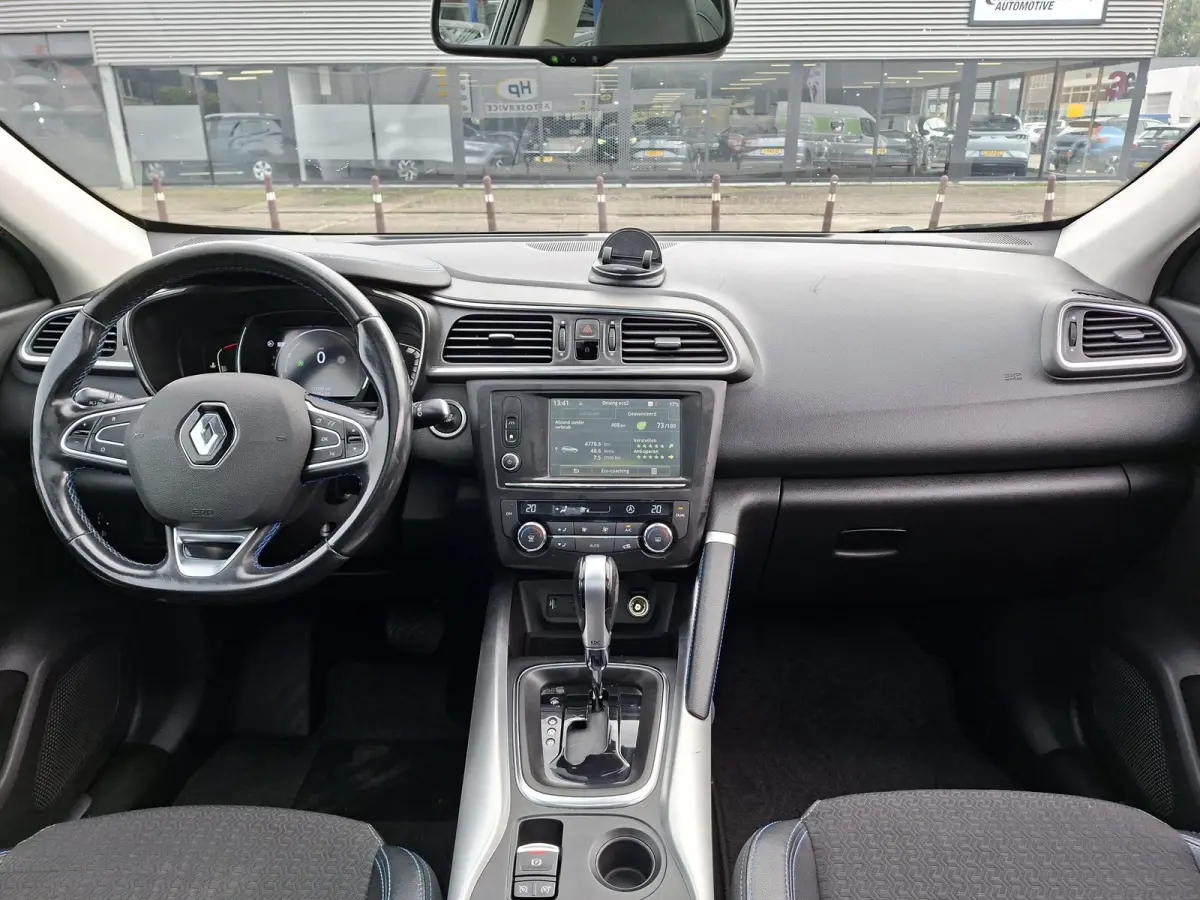 Kadjar TCe Panoramadak/Trekhaak/Carplay/Camera/Navigatie/Parkeersensoren v+a/19inch LM/Privacy Glass