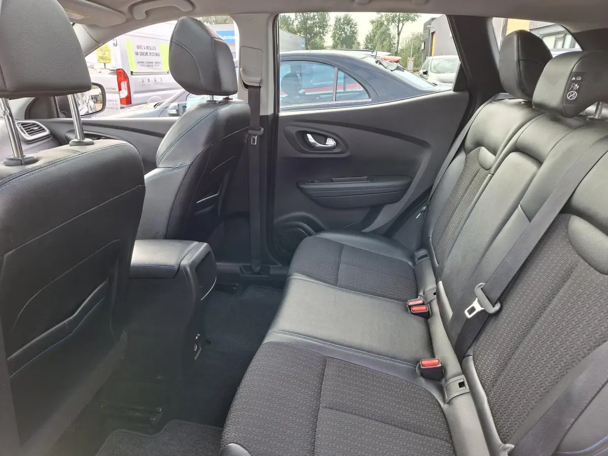 Kadjar TCe Panoramadak/Trekhaak/Carplay/Camera/Navigatie/Parkeersensoren v+a/19inch LM/Privacy Glass