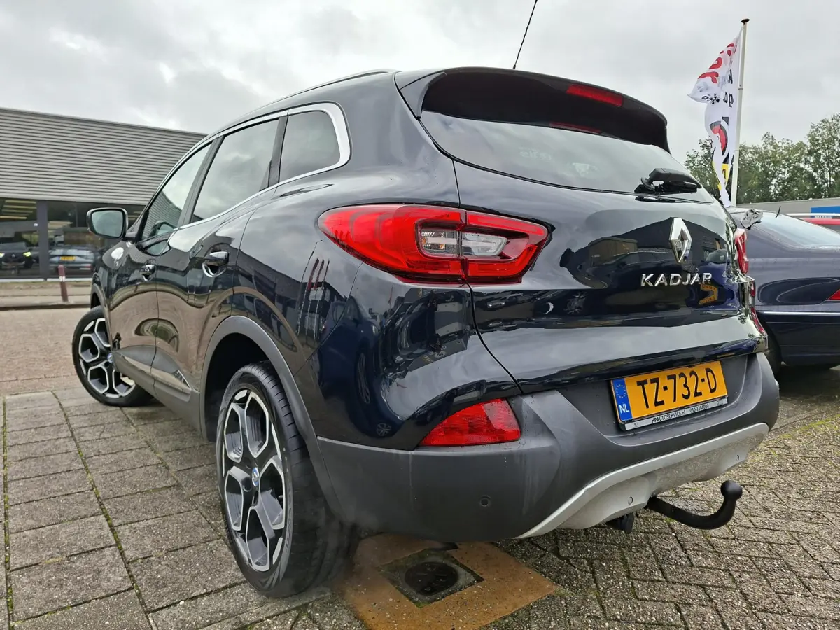Kadjar TCe Panoramadak/Trekhaak/Carplay/Camera/Navigatie/Parkeersensoren v+a/19inch LM/Privacy Glass
