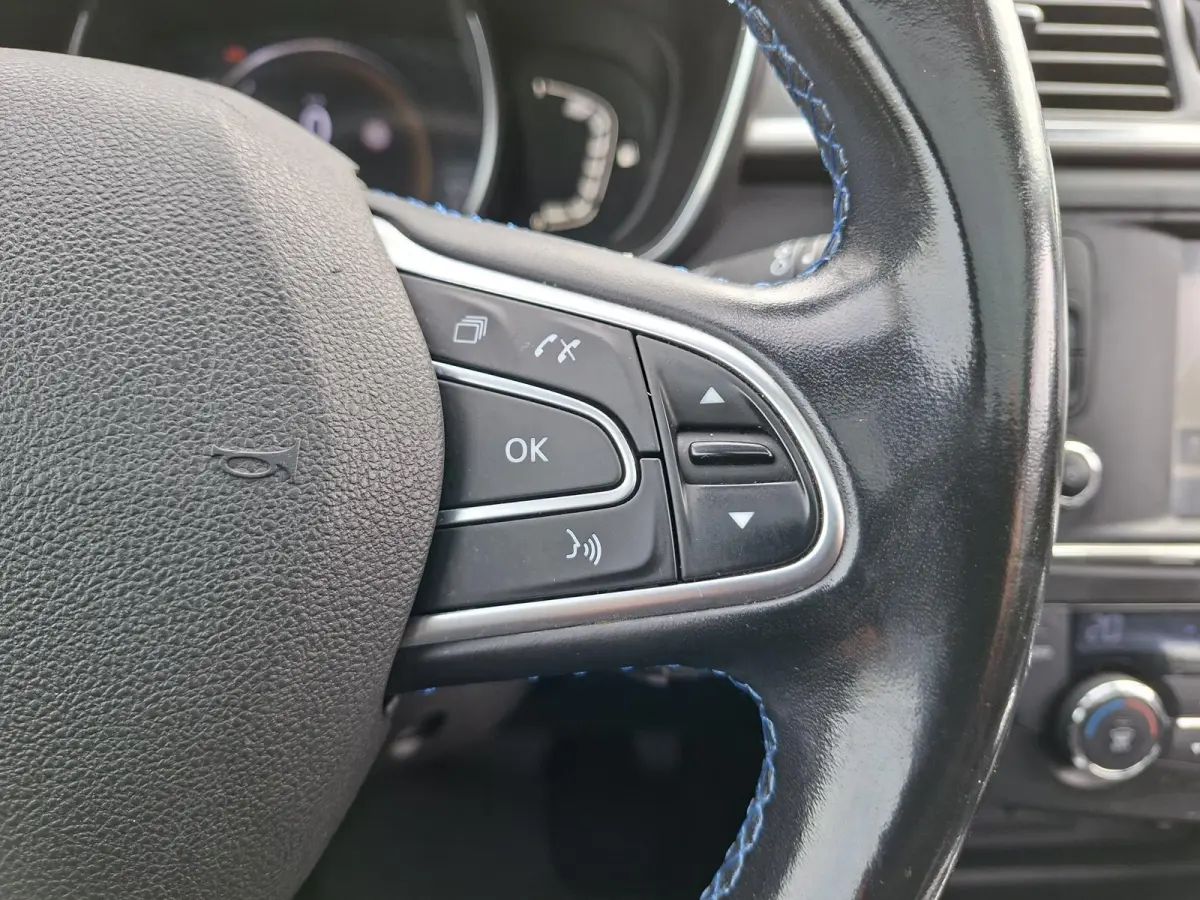 Kadjar TCe Panoramadak/Trekhaak/Carplay/Camera/Navigatie/Parkeersensoren v+a/19inch LM/Privacy Glass