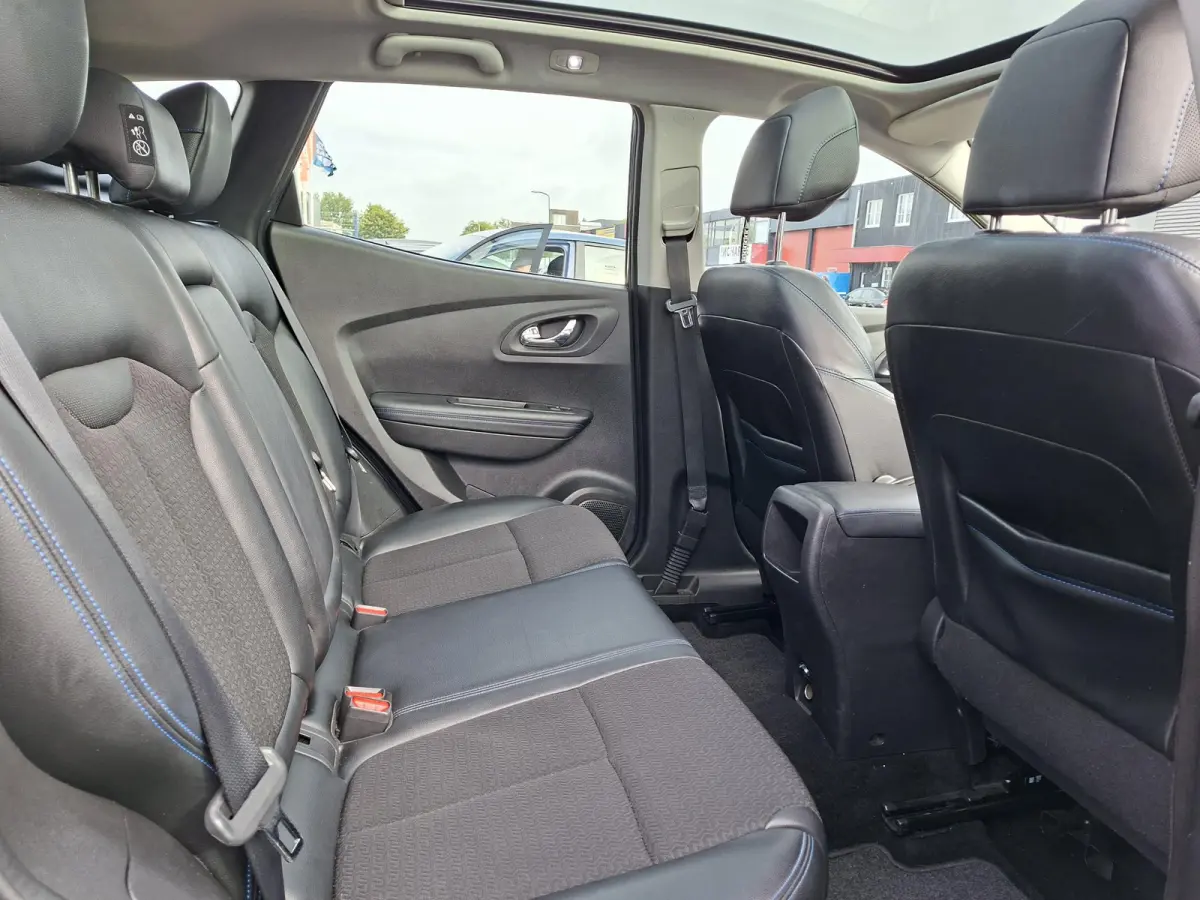 Kadjar TCe Panoramadak/Trekhaak/Carplay/Camera/Navigatie/Parkeersensoren v+a/19inch LM/Privacy Glass
