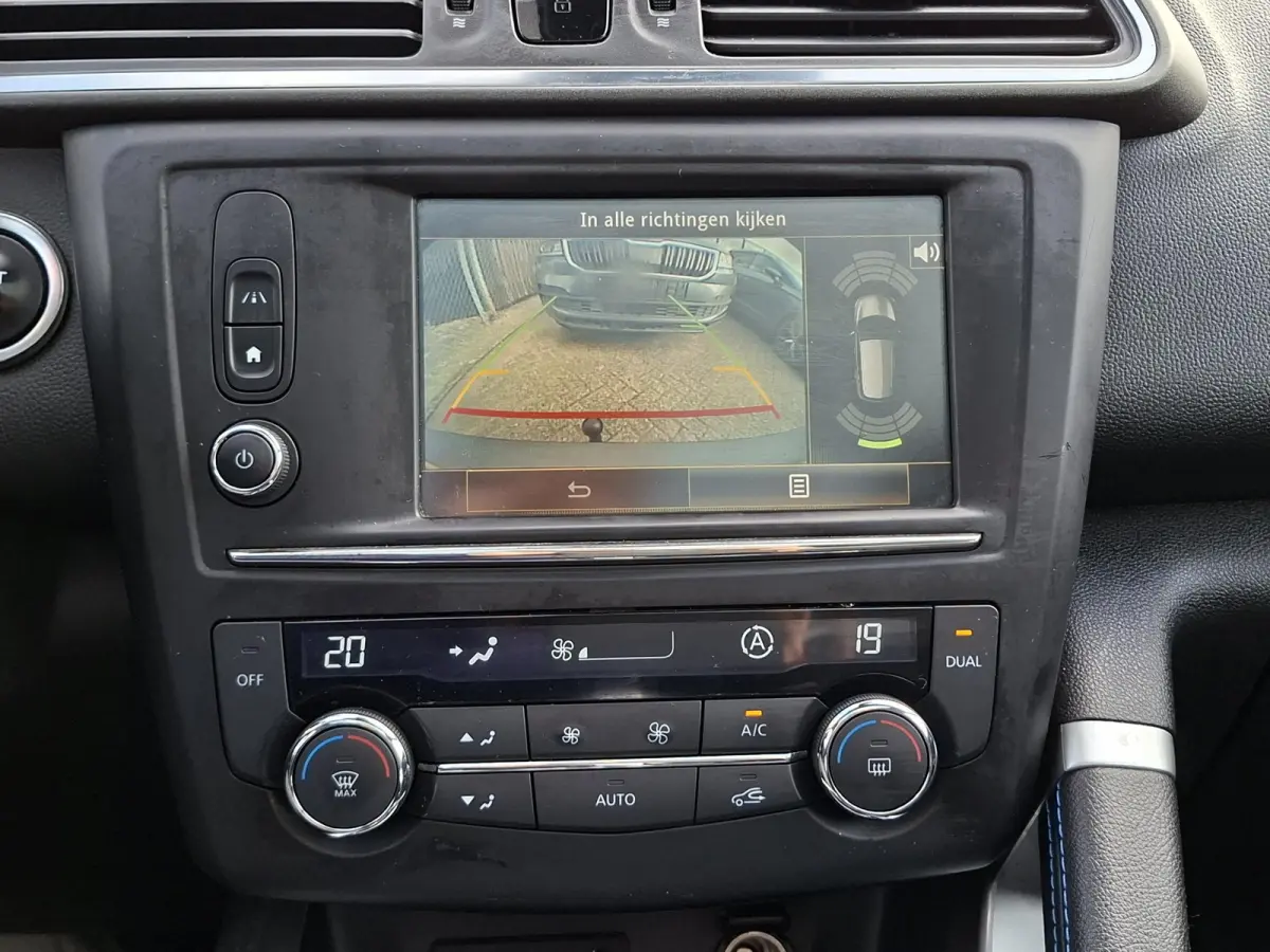 Kadjar TCe Panoramadak/Trekhaak/Carplay/Camera/Navigatie/Parkeersensoren v+a/19inch LM/Privacy Glass
