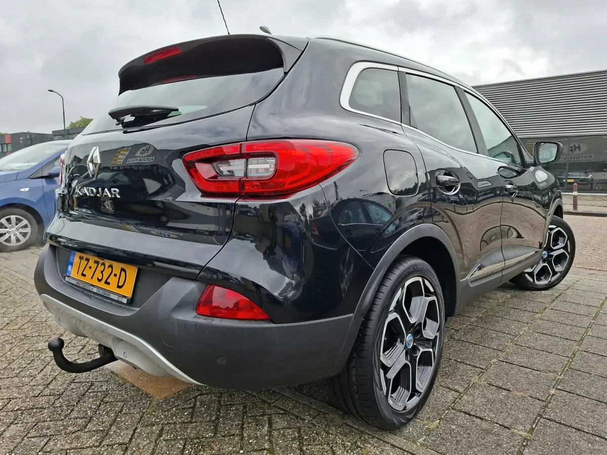Kadjar TCe Panoramadak/Trekhaak/Carplay/Camera/Navigatie/Parkeersensoren v+a/19inch LM/Privacy Glass