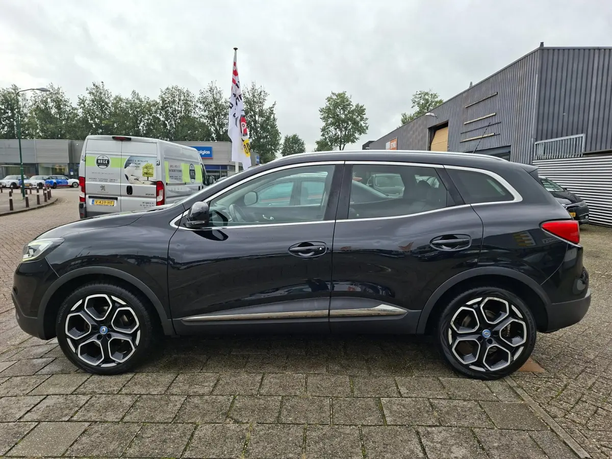 Kadjar TCe Panoramadak/Trekhaak/Carplay/Camera/Navigatie/Parkeersensoren v+a/19inch LM/Privacy Glass