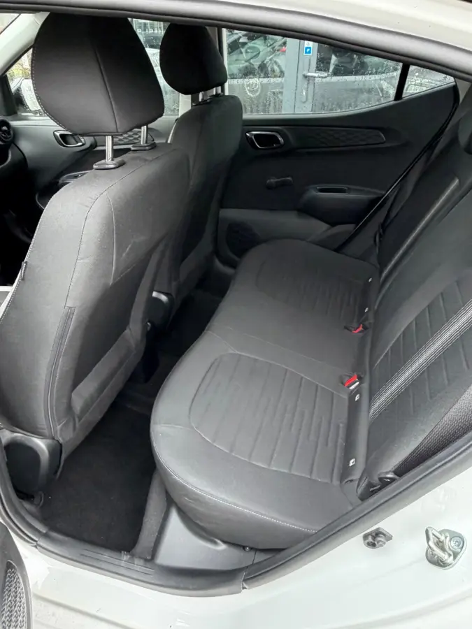 1.0 Comfort Smart Bi-tone 27.000km | 1e Eig | Camera | Allseason | Cr contr | Bluetooth | DAB | Navi | CarPlay | Airco