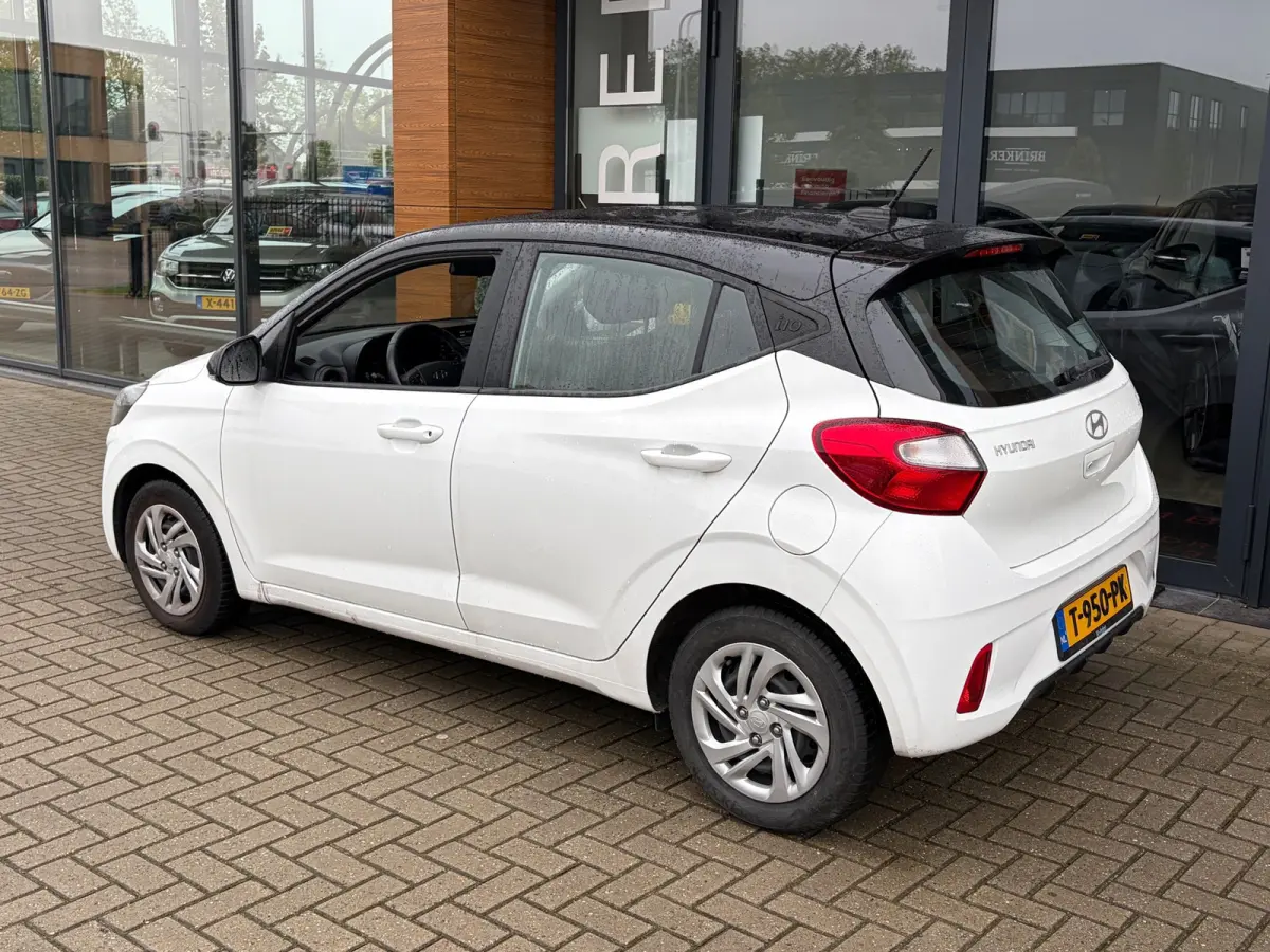 1.0 Comfort Smart Bi-tone 27.000km | 1e Eig | Camera | Allseason | Cr contr | Bluetooth | DAB | Navi | CarPlay | Airco