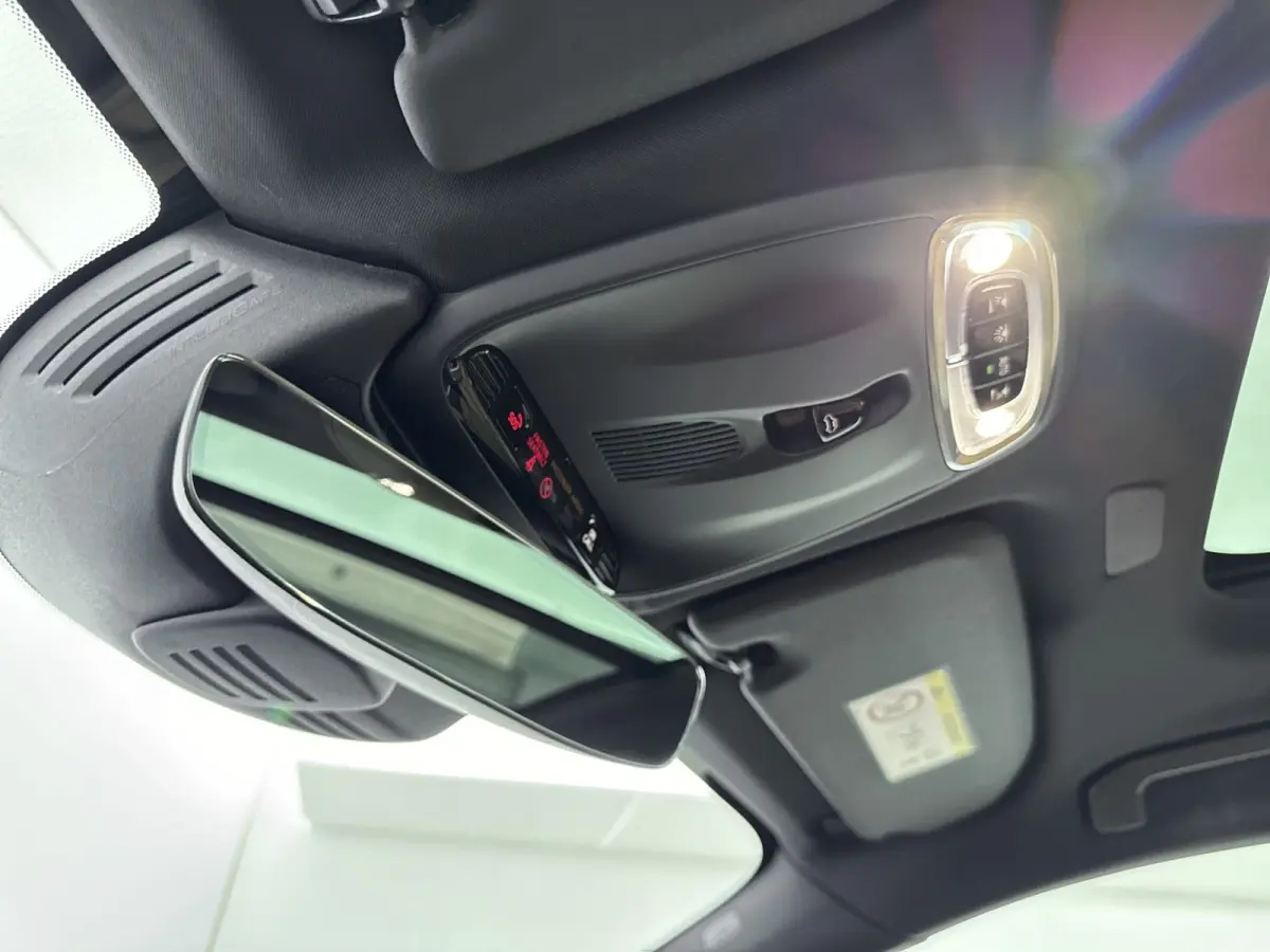 2.0 B5 AWD Inscription | Luchtvering | Bowers & Wilkins | BLIS | PDC+360 Camera | Stoelmassage / Ventilatie | 1e Eigenaar |