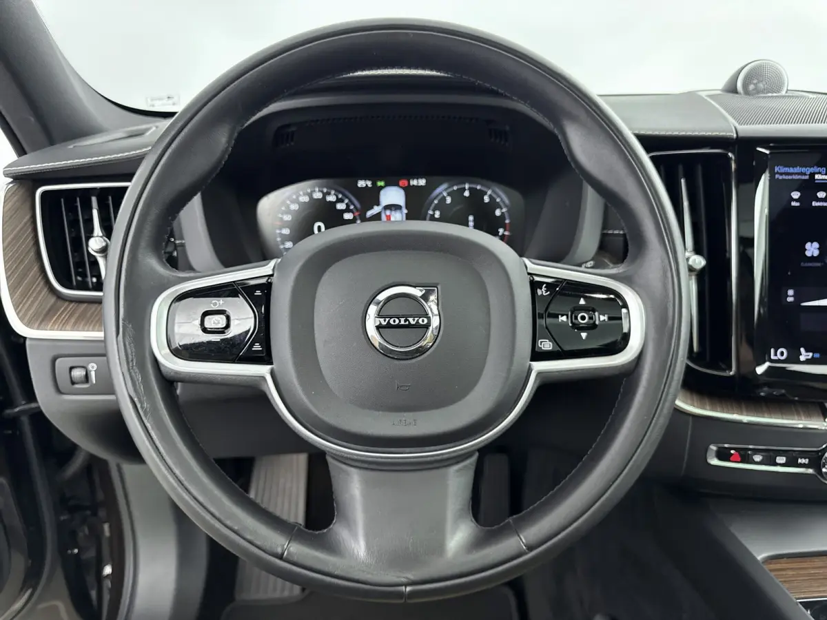 2.0 B5 AWD Inscription | Luchtvering | Bowers & Wilkins | BLIS | PDC+360 Camera | Stoelmassage / Ventilatie | 1e Eigenaar |