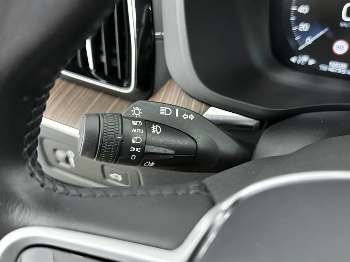 2.0 B5 AWD Inscription | Luchtvering | Bowers & Wilkins | BLIS | PDC+360 Camera | Stoelmassage / Ventilatie | 1e Eigenaar |
