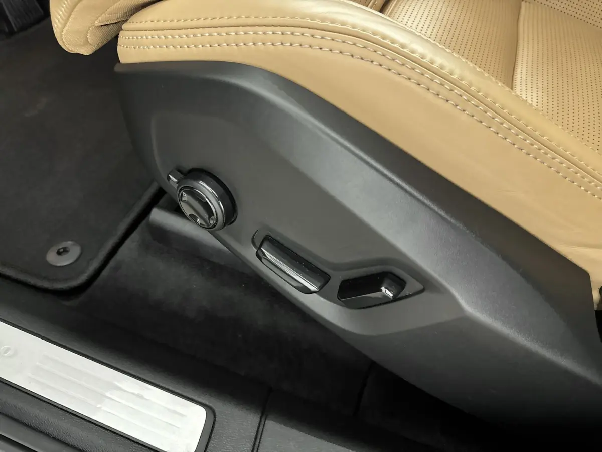 2.0 B5 AWD Inscription | Luchtvering | Bowers & Wilkins | BLIS | PDC+360 Camera | Stoelmassage / Ventilatie | 1e Eigenaar |