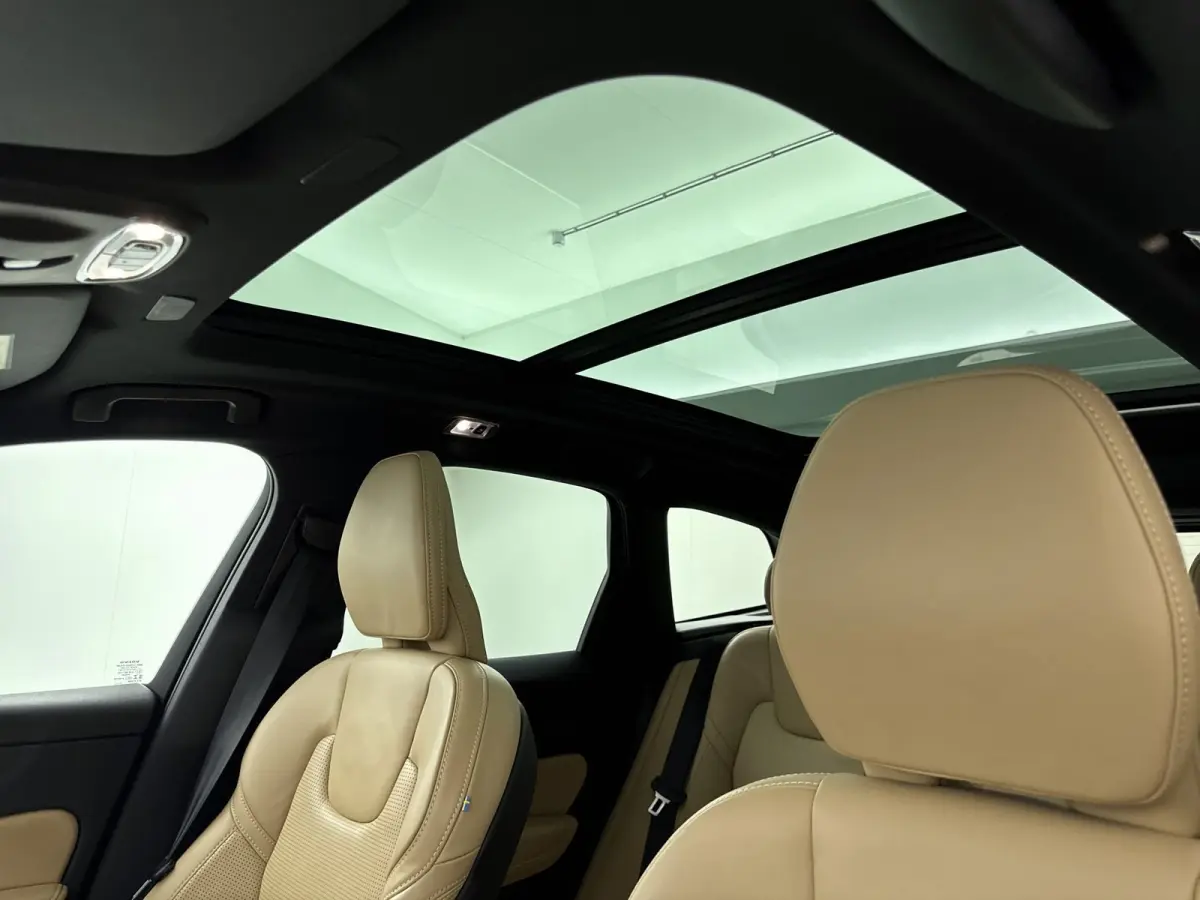2.0 B5 AWD Inscription | Luchtvering | Bowers & Wilkins | BLIS | PDC+360 Camera | Stoelmassage / Ventilatie | 1e Eigenaar |