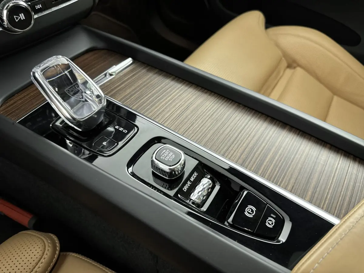 2.0 B5 AWD Inscription | Luchtvering | Bowers & Wilkins | BLIS | PDC+360 Camera | Stoelmassage / Ventilatie | 1e Eigenaar |