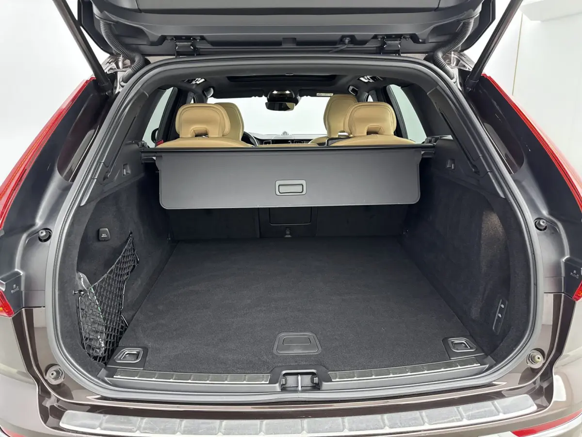 2.0 B5 AWD Inscription | Luchtvering | Bowers & Wilkins | BLIS | PDC+360 Camera | Stoelmassage / Ventilatie | 1e Eigenaar |