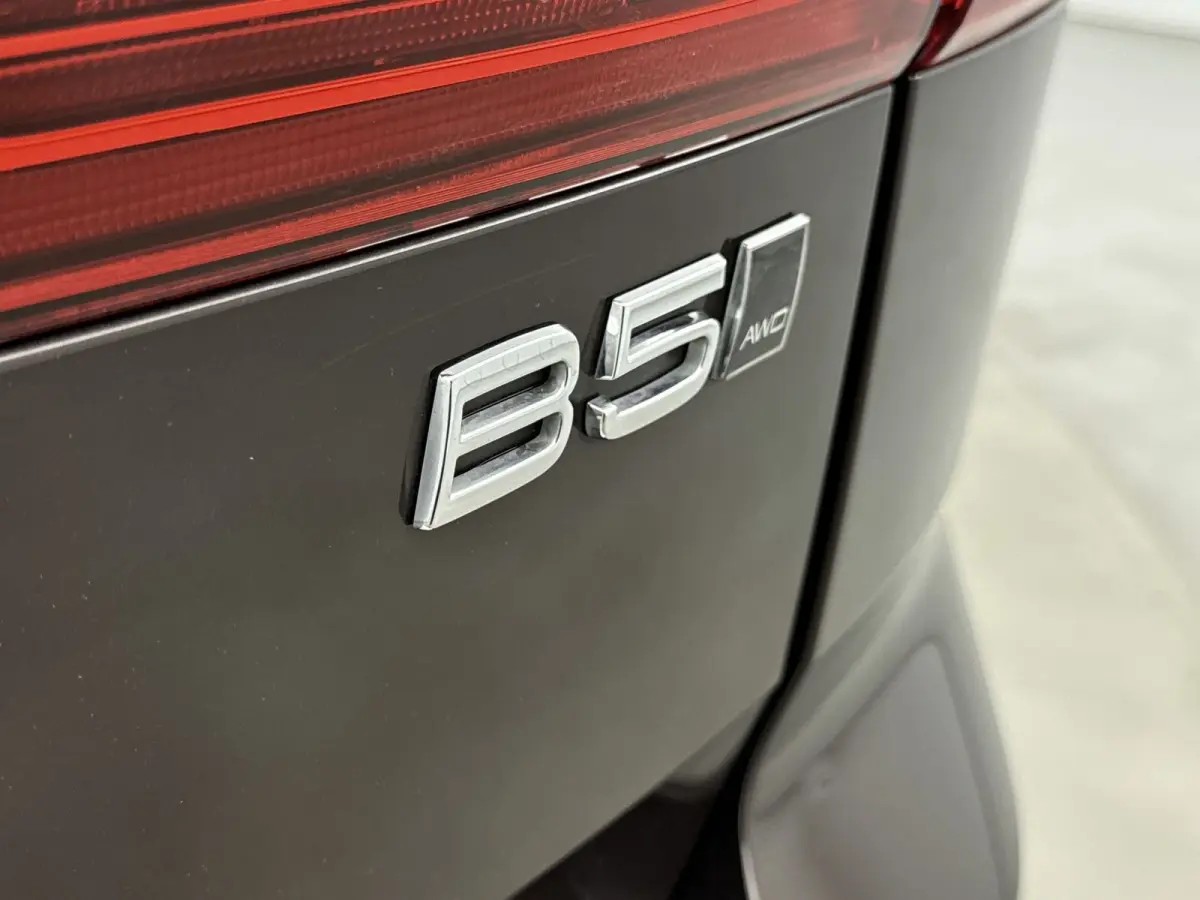 2.0 B5 AWD Inscription | Luchtvering | Bowers & Wilkins | BLIS | PDC+360 Camera | Stoelmassage / Ventilatie | 1e Eigenaar |