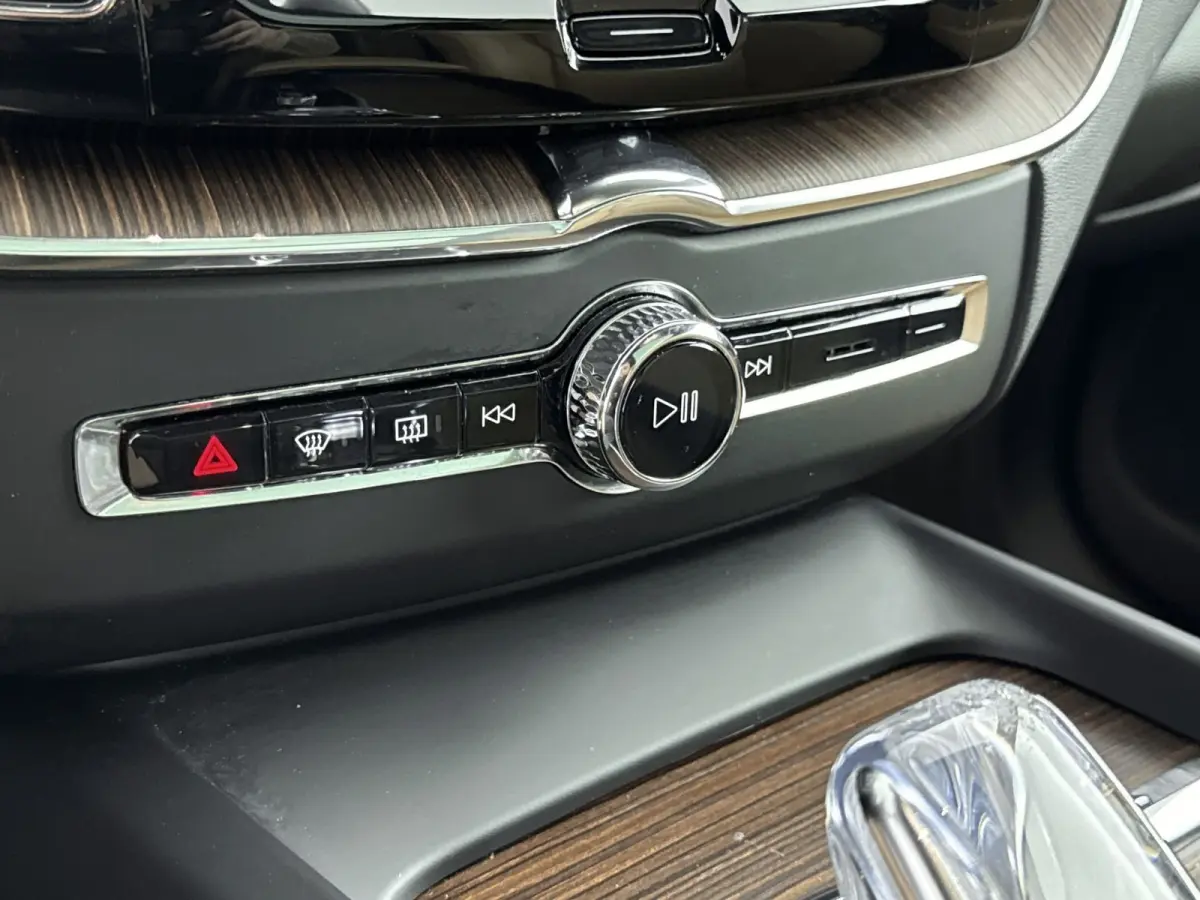 2.0 B5 AWD Inscription | Luchtvering | Bowers & Wilkins | BLIS | PDC+360 Camera | Stoelmassage / Ventilatie | 1e Eigenaar |