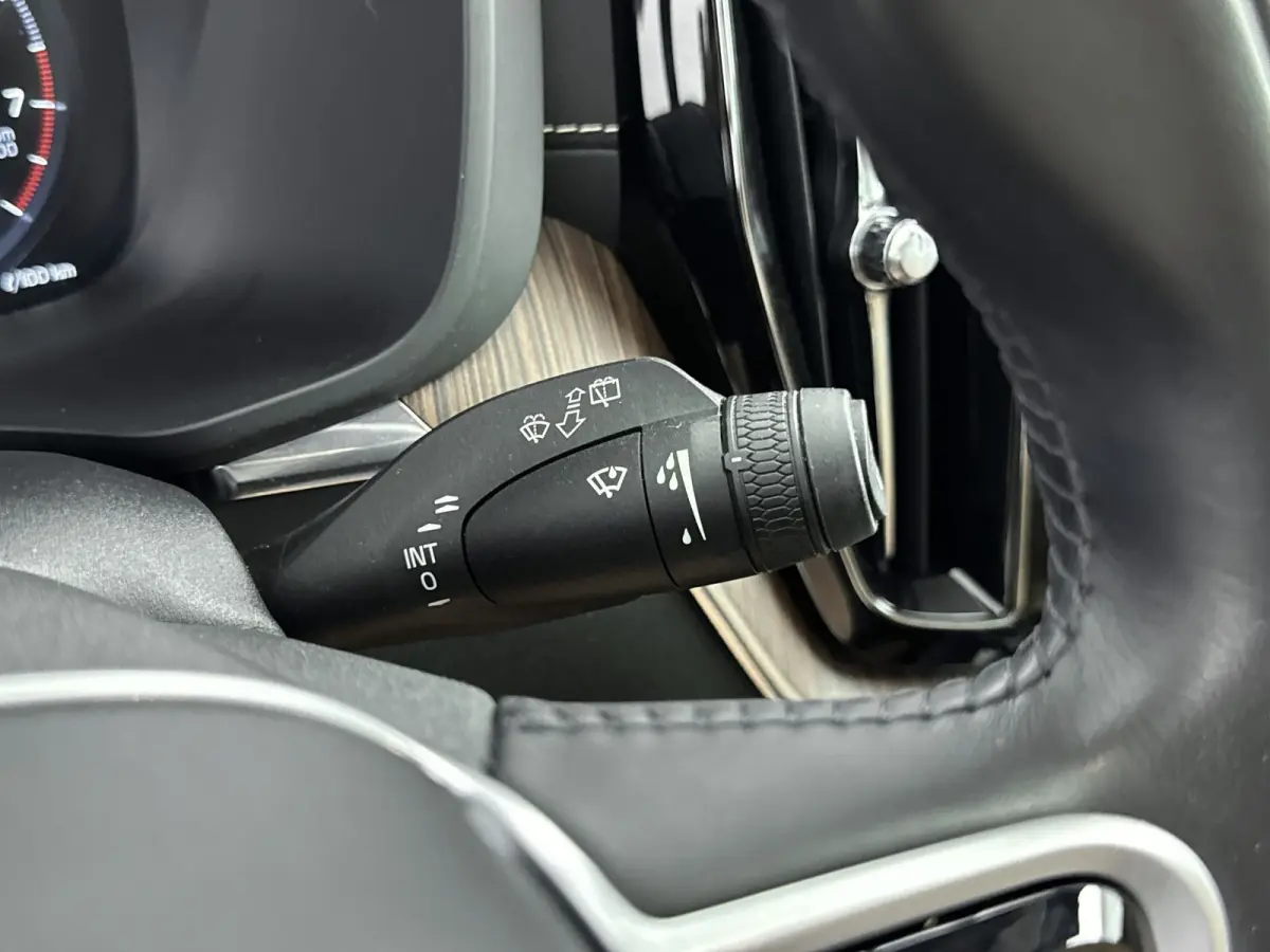 2.0 B5 AWD Inscription | Luchtvering | Bowers & Wilkins | BLIS | PDC+360 Camera | Stoelmassage / Ventilatie | 1e Eigenaar |