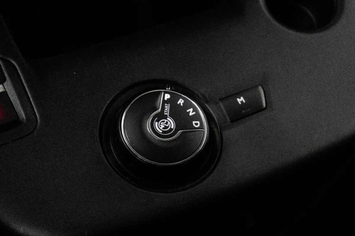 1.2 PureTech Shine Trekhaak! | Carplay | Stoelverwarming | Navigatie | Zeer Compleet! | Bluetooth | Clima | Cruise | Airco (automatisch) | Apple Carplay/Android Auto|telefoonintegratie premi