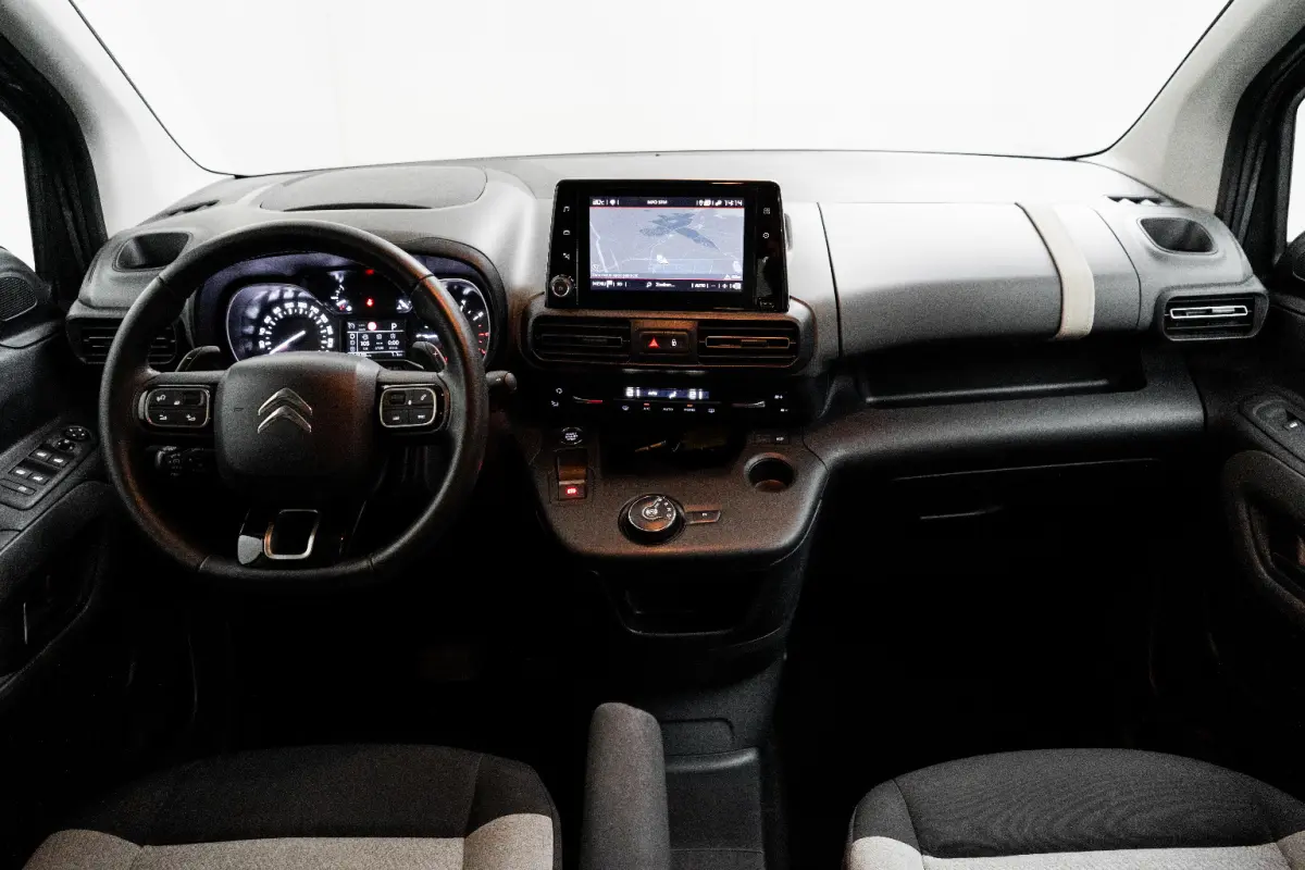 1.2 PureTech Shine Trekhaak! | Carplay | Stoelverwarming | Navigatie | Zeer Compleet! | Bluetooth | Clima | Cruise | Airco (automatisch) | Apple Carplay/Android Auto|telefoonintegratie premi