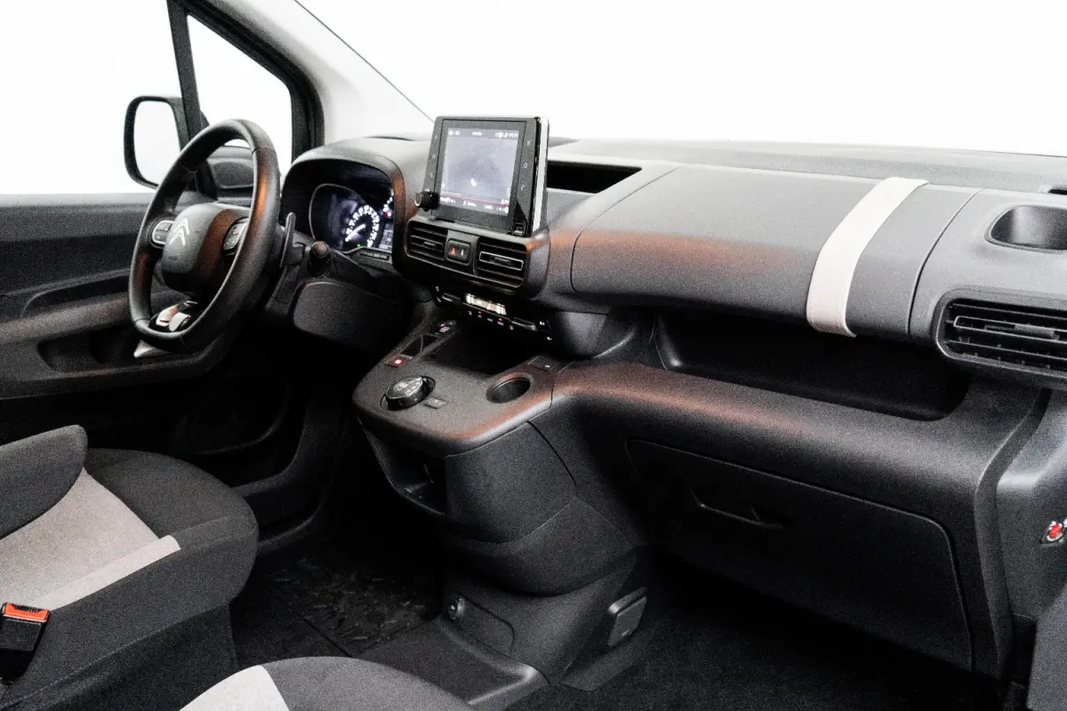 1.2 PureTech Shine Trekhaak! | Carplay | Stoelverwarming | Navigatie | Zeer Compleet! | Bluetooth | Clima | Cruise | Airco (automatisch) | Apple Carplay/Android Auto|telefoonintegratie premi