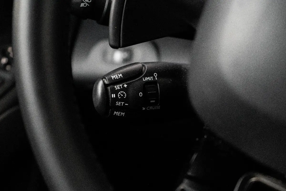 1.2 PureTech Shine Trekhaak! | Carplay | Stoelverwarming | Navigatie | Zeer Compleet! | Bluetooth | Clima | Cruise | Airco (automatisch) | Apple Carplay/Android Auto|telefoonintegratie premi