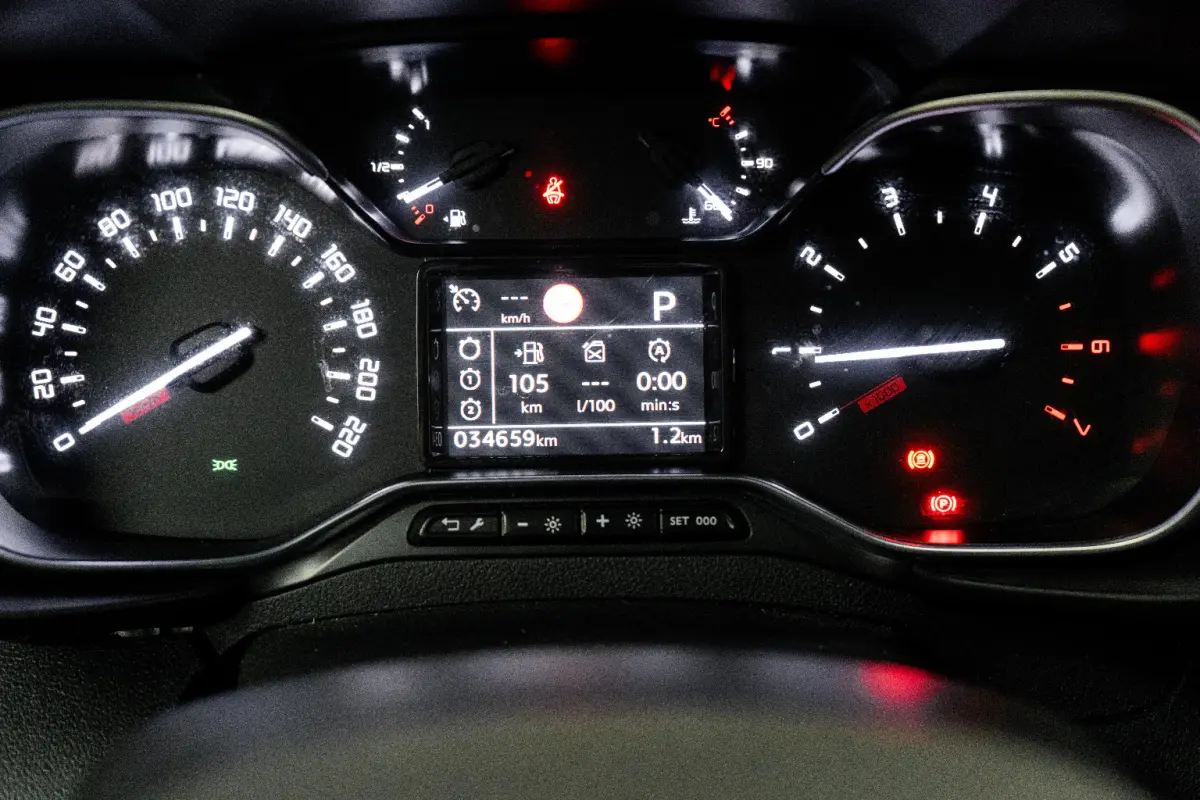1.2 PureTech Shine Trekhaak! | Carplay | Stoelverwarming | Navigatie | Zeer Compleet! | Bluetooth | Clima | Cruise | Airco (automatisch) | Apple Carplay/Android Auto|telefoonintegratie premi